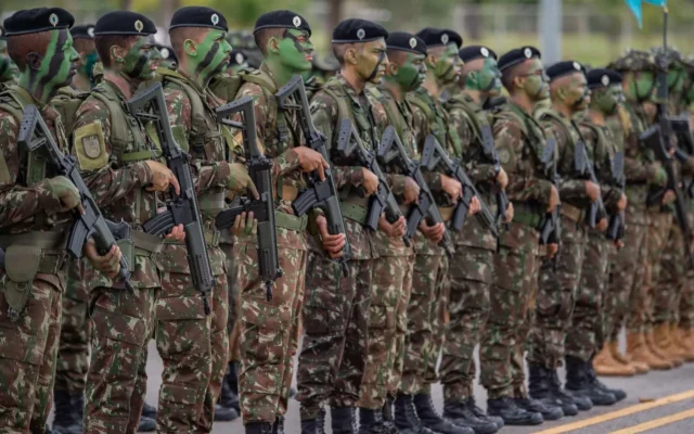 Exército publicou aditivo do Master com data que não bate com assinaturas eletrônicas