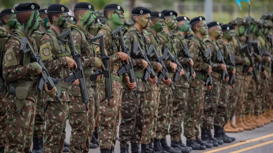 Senado avança em proposta para livrar militares do pagamento de Imposto de Renda