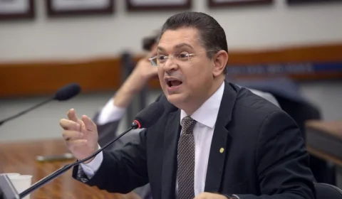 Sóstenes aciona embaixada dos EUA após remoção de vídeo sobre PT e PCC