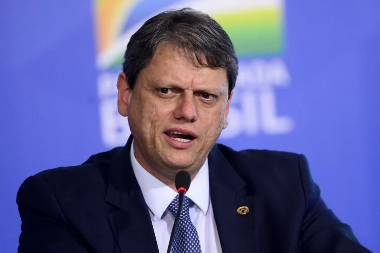 MP aponta doadores mortos e suspeita de laranjas na última campanha de Tarcísio em SP