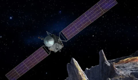 Lua continua se distanciando da Terra e fenômeno intriga cientistas