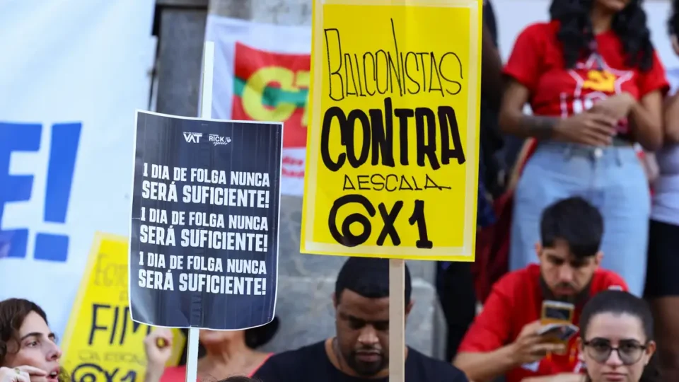 Levantamento aponta pressão das redes contra Congresso pelo fim da escala 6×1