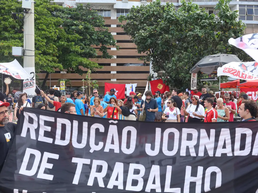 Sindicatos realizam ato pelo direito ao descanso e fim da escala 6×1