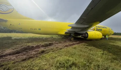 Avião cargueiro da Gol sai da pista após pouso em Salvador