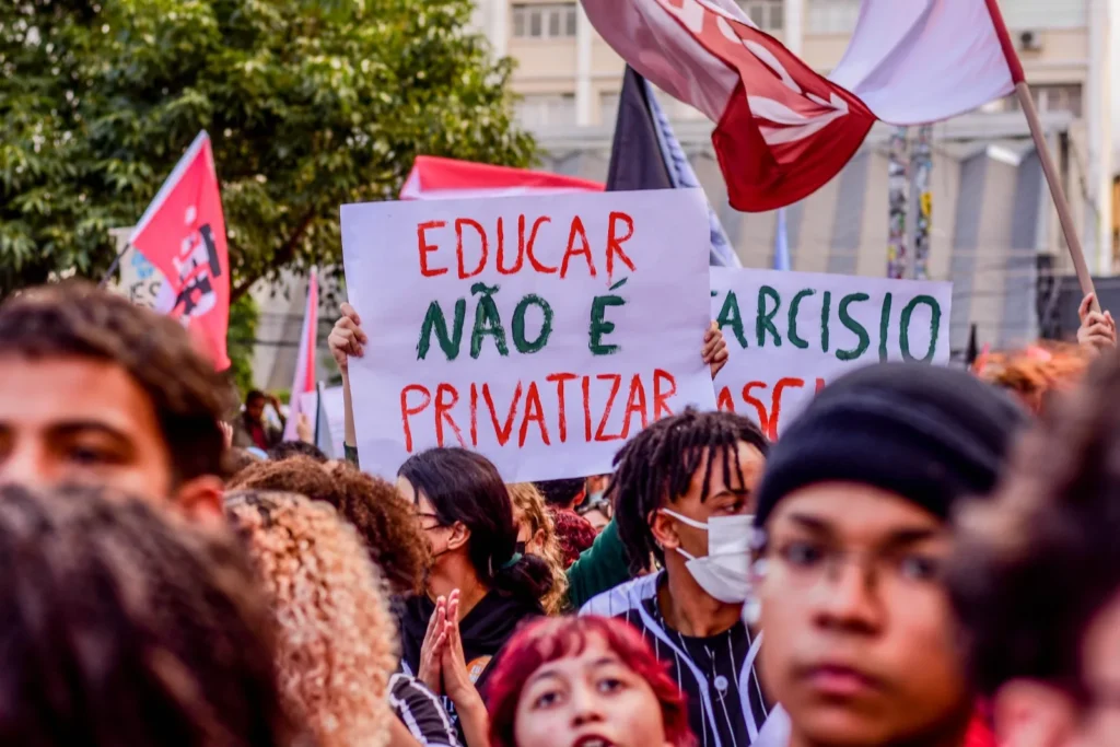 ‘Luta é contra projeto maior de precarização no estado de SP’, diz estudante da USP