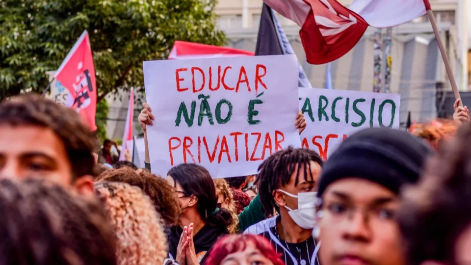 ‘Luta é contra projeto maior de precarização no estado de SP’, diz estudante da USP