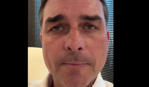 Em intervalo de poucas horas, Flávio Bolsonaro nega e depois confirma cobrança a Vorcaro
