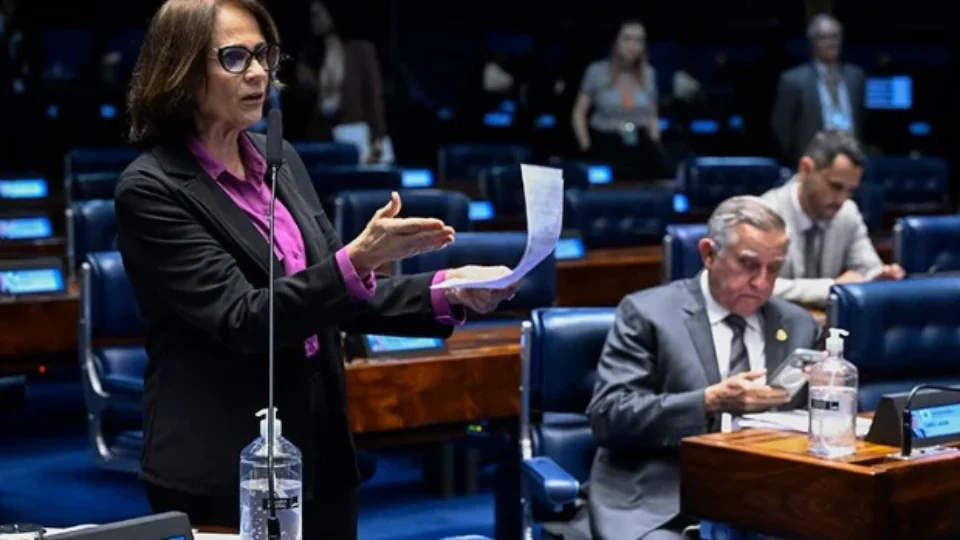 Em menos de 2 minutos, Senado aprova projeto que dificulta aborto legal em menores de 14 anos