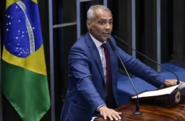 Romário diz que devolverá salário ao Senado e que não pediu licença para votar pelo fim da 6×1
