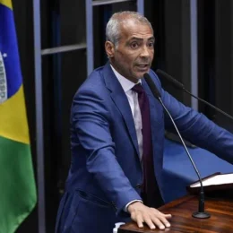Romário diz que devolverá salário ao Senado e que não pediu licença para votar pelo fim da 6×1