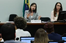 Proposta que criminaliza misoginia avança na Câmara dos Deputados
