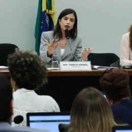 Proposta que criminaliza misoginia avança na Câmara dos Deputados