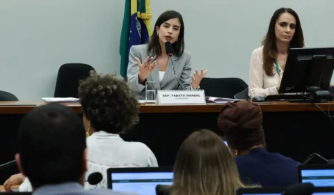 Proposta que criminaliza misoginia avança na Câmara dos Deputados