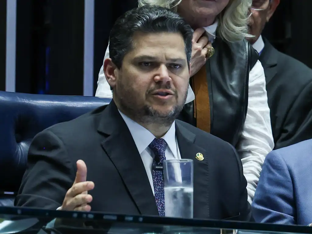 Alcolumbre quer alterar PEC, e fim da escala 6×1 pode ficar para depois da eleição