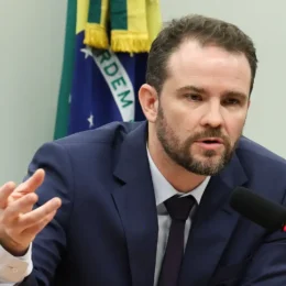 Mais de 6 milhões de pessoas já renegociaram dívidas no Novo Desenrola, diz Durigan