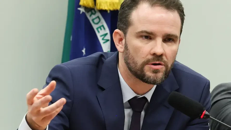 Mais de 6 milhões de pessoas já renegociaram dívidas no Novo Desenrola, diz Durigan
