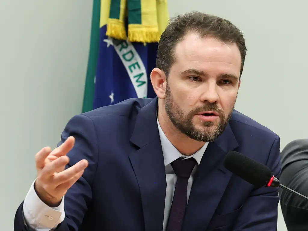 Pix está fora de debate com EUA e será protegido, diz Durigan