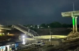 Ponte inaugurada há dois anos que custou R$ 36 milhões desaba sobre rio no Acre; veja