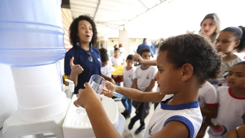 Prefeituras driblam Constituição e deixam de aplicar R$ 704,6 mi do Fundeb em educação