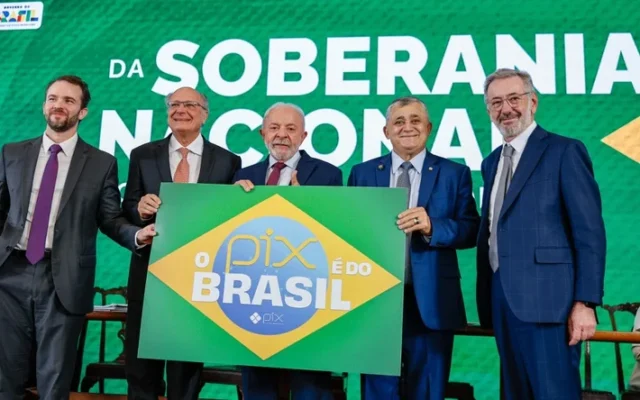 Governo registra Pix como propriedade intelectual em meio a disputa com os EUA