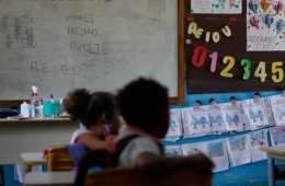 Conselho de Educação quer liberar curso com nota média a ter mais aula a distância