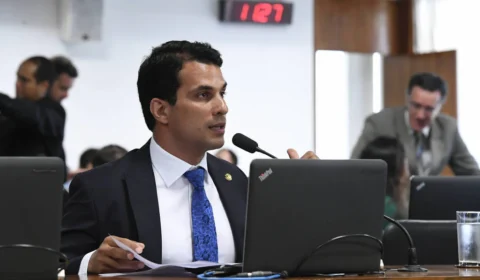 Comissão do Senado aprova pauta-bomba e afrouxa aposentadoria para agentes de saúde