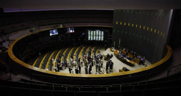 Entenda as propostas de redução da maioridade penal aprovadas por comissão da Câmara