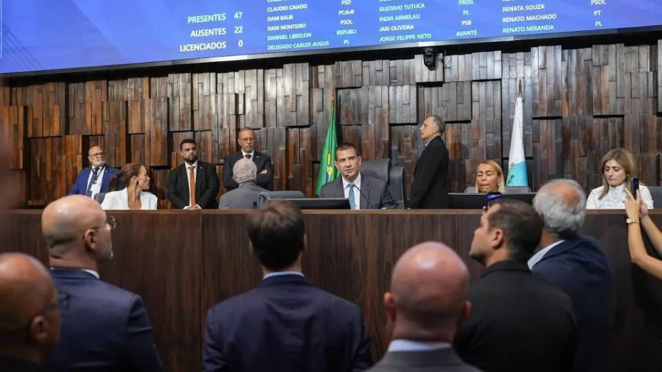 Assembleia Legislativa do RJ nomeia 30 exonerados por governador interino