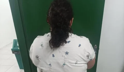 Mulher de 37 anos é presa após fingir ter 12 e enganar família em SC