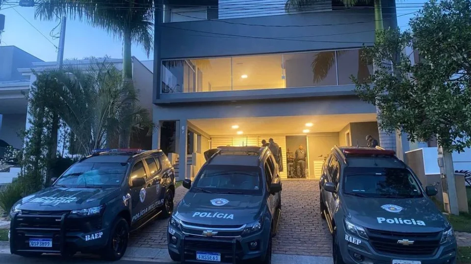 Operação prende chefe de investigadores da Polícia de SP suspeito de ser infiltrado do PCC