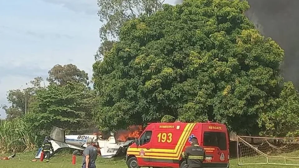 Queda de avião mata duas pessoas e deixa um ferido no interior de São Paulo