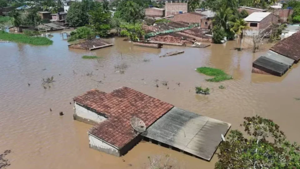 Enchentes deixam mais de 3 mil pessoas fora de casa em Pernambuco