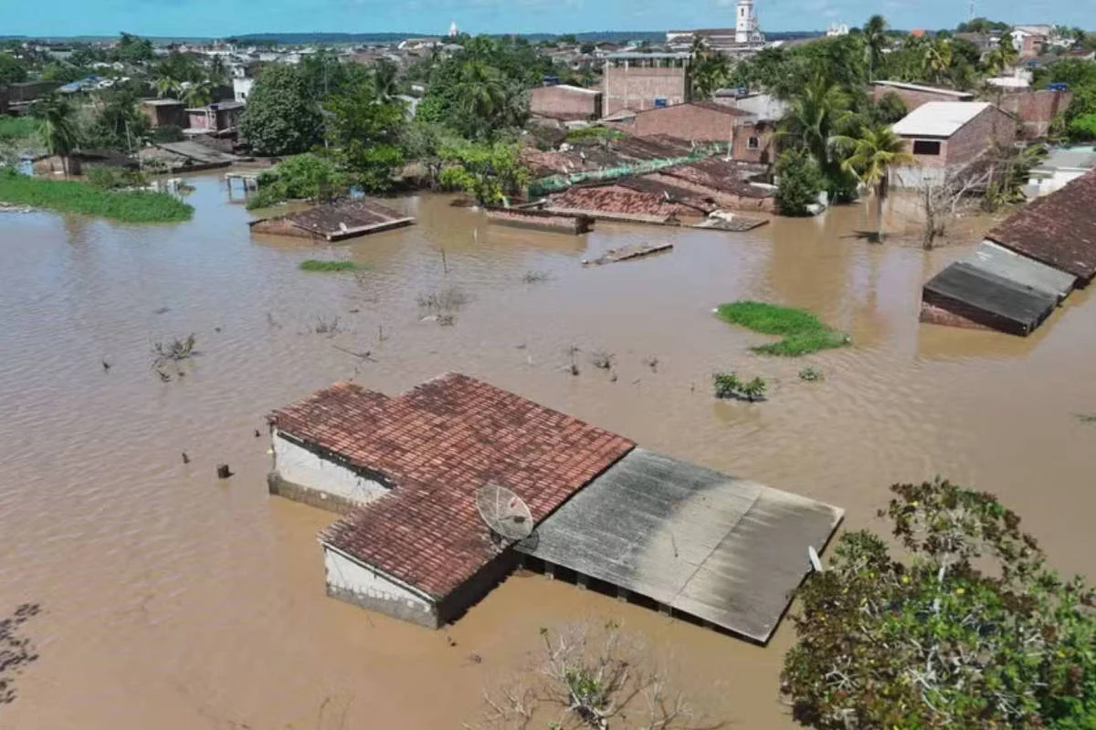 Enchentes deixam mais de 3 mil pessoas fora de casa em Pernambuco