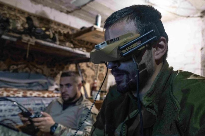 Militares ucranianos operam drones FPV em localidade perto de Kostyantynivka, no leste do país - (crédito: Iryna Rybakova/AFP)