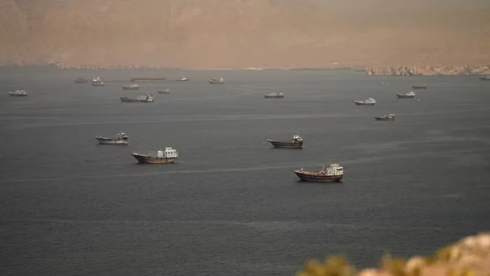 EUA atacam Estreito de Ormuz após acusação de trégua violada pelo Irã