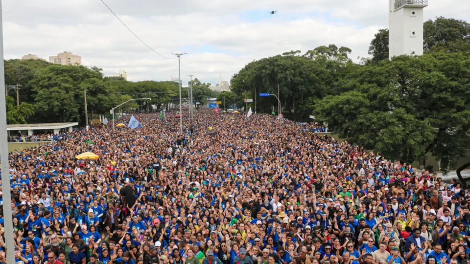 Marcha para Jesus reúne público evangélico em São Paulo