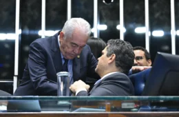 Sem data para reunião, PEC da escala 6×1 continua travada no Senado