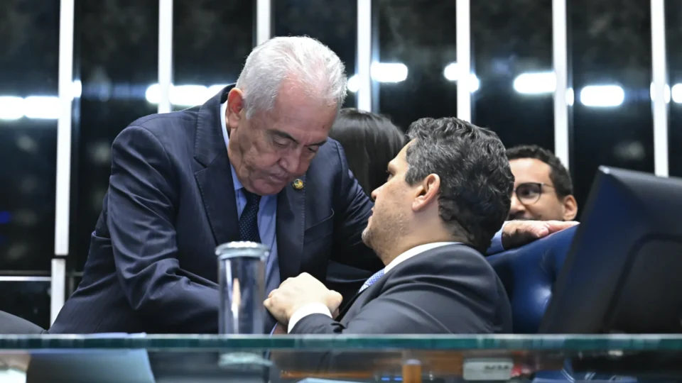Sem data para reunião, PEC da escala 6×1 continua travada no Senado