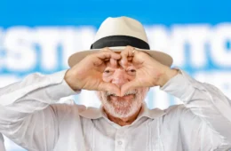Lula diz que terminou radioterapia e que cura do câncer de pele foi definitiva
