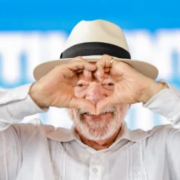 Lula diz que terminou radioterapia e que cura do câncer de pele foi definitiva