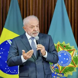 Lula quer lançar linha de crédito para compra de motos e mira entregadores