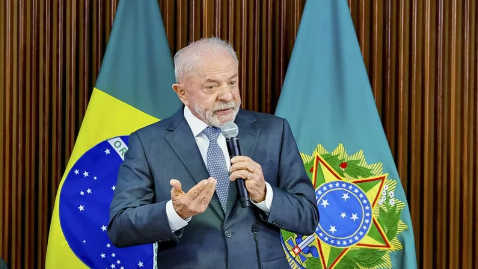Lula quer lançar linha de crédito para compra de motos e mira entregadores