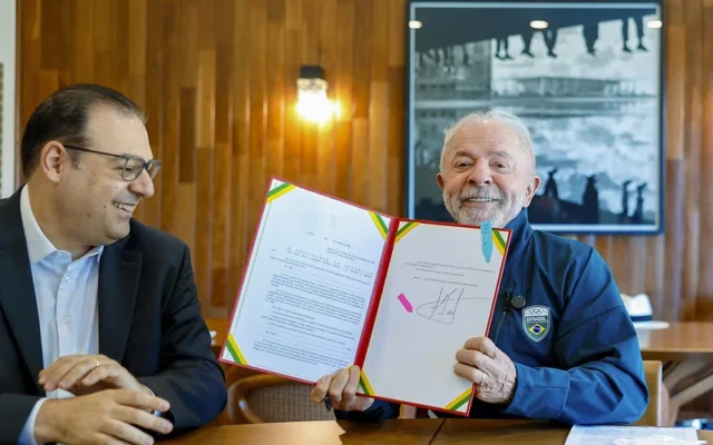 Lula sanciona lei que garante renovação automática da CNH