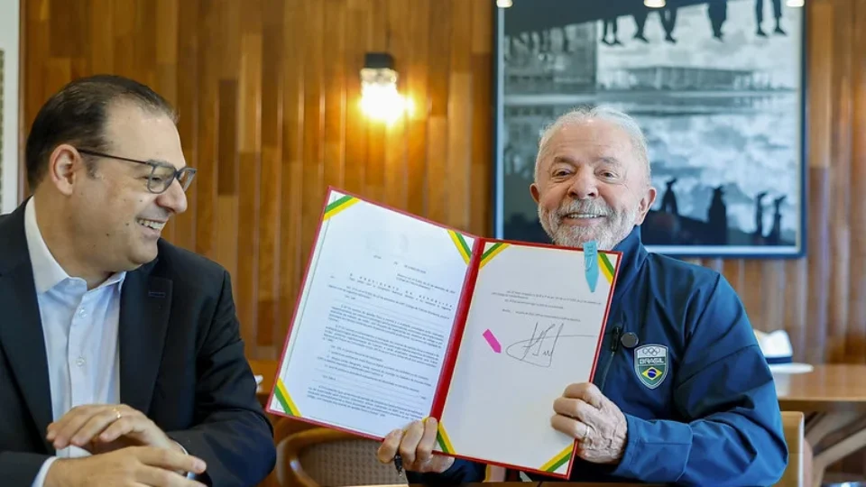 Lula sanciona lei que garante renovação automática da CNH