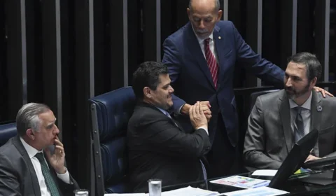 Alcolumbre adia definição sobre PEC da 6×1 e amplia impasse no Congresso