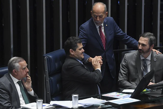 Alcolumbre adia definição sobre PEC da 6×1 e amplia impasse no Congresso