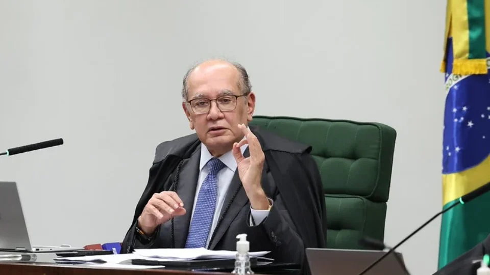 Gilmar vota por prisão domiciliar para pai e soltura de primo de Vorcaro
