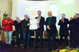 Eduardo Moreira é homenageado com Medalha do Mérito Farroupilha