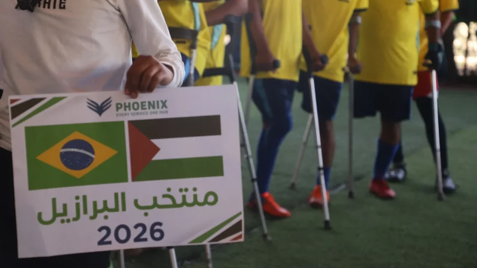 Em Gaza, vítimas vestem a camisa do Brasil para voltar a sonhar