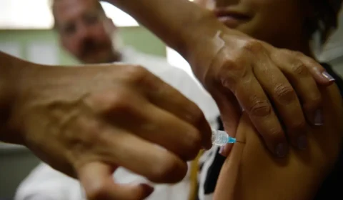 Vacinação de adolescentes de 15 a 19 anos contra o HPV é prorrogada